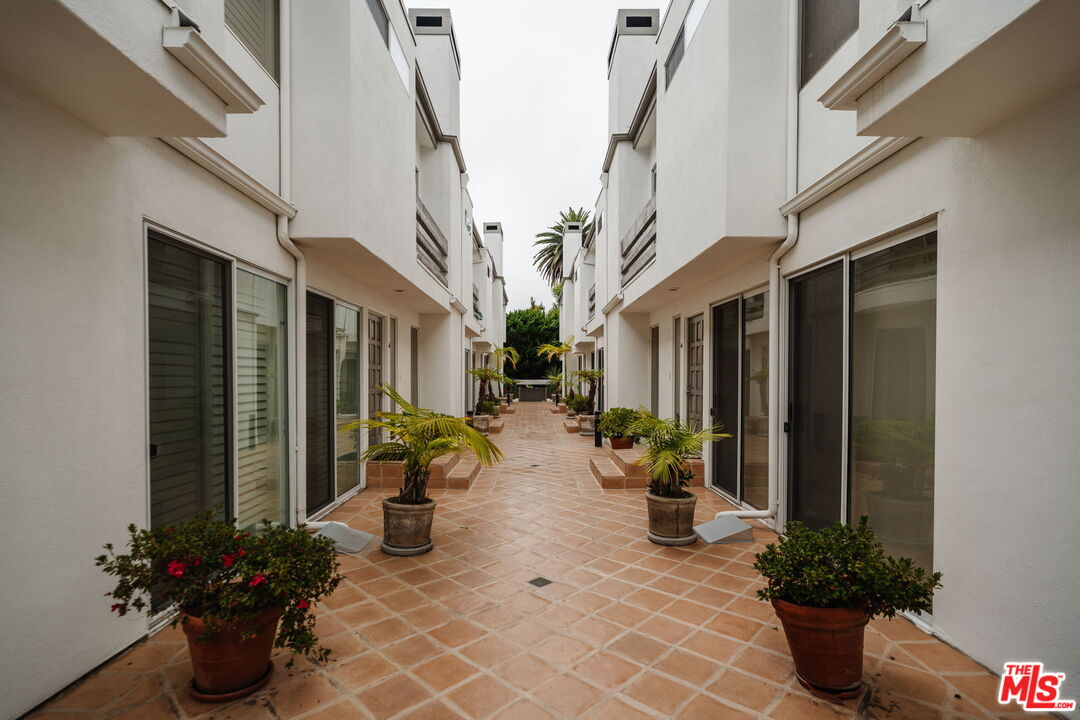 913 Euclid St Unit: 5