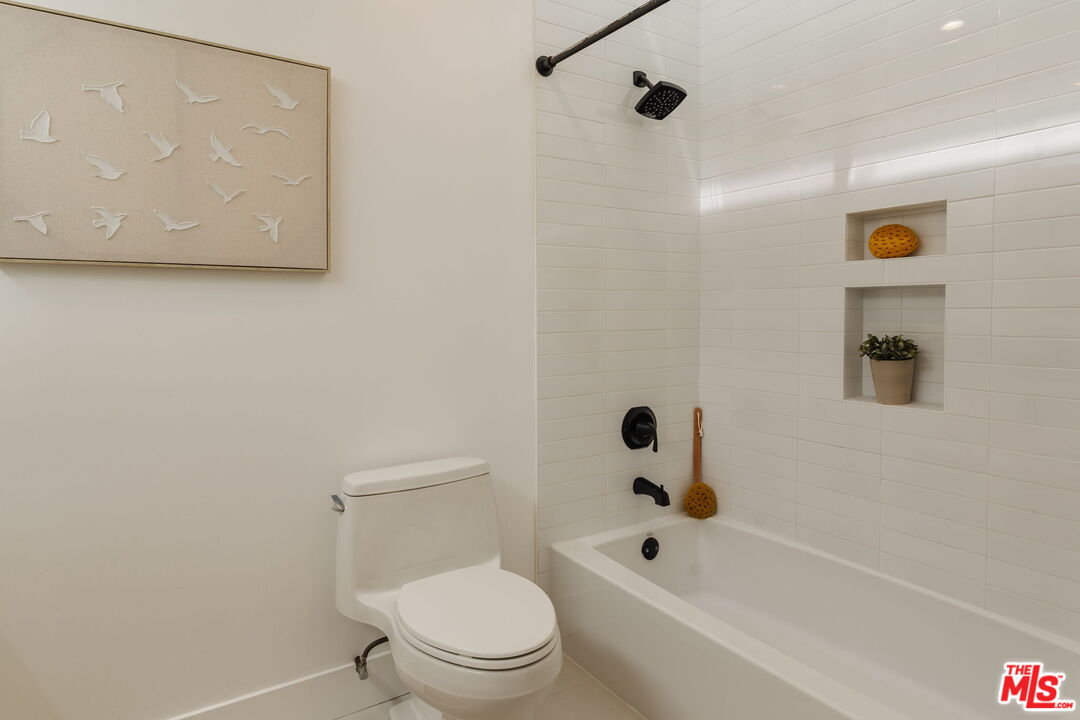 913 Euclid St Unit: 5