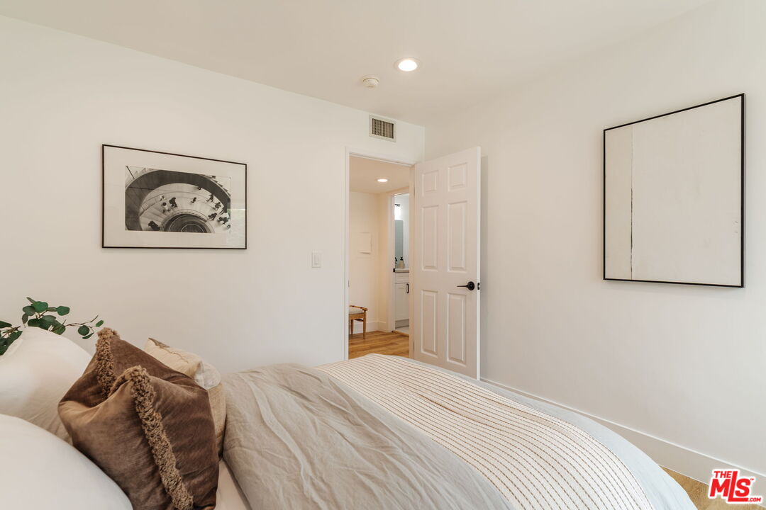 913 Euclid St Unit: 5