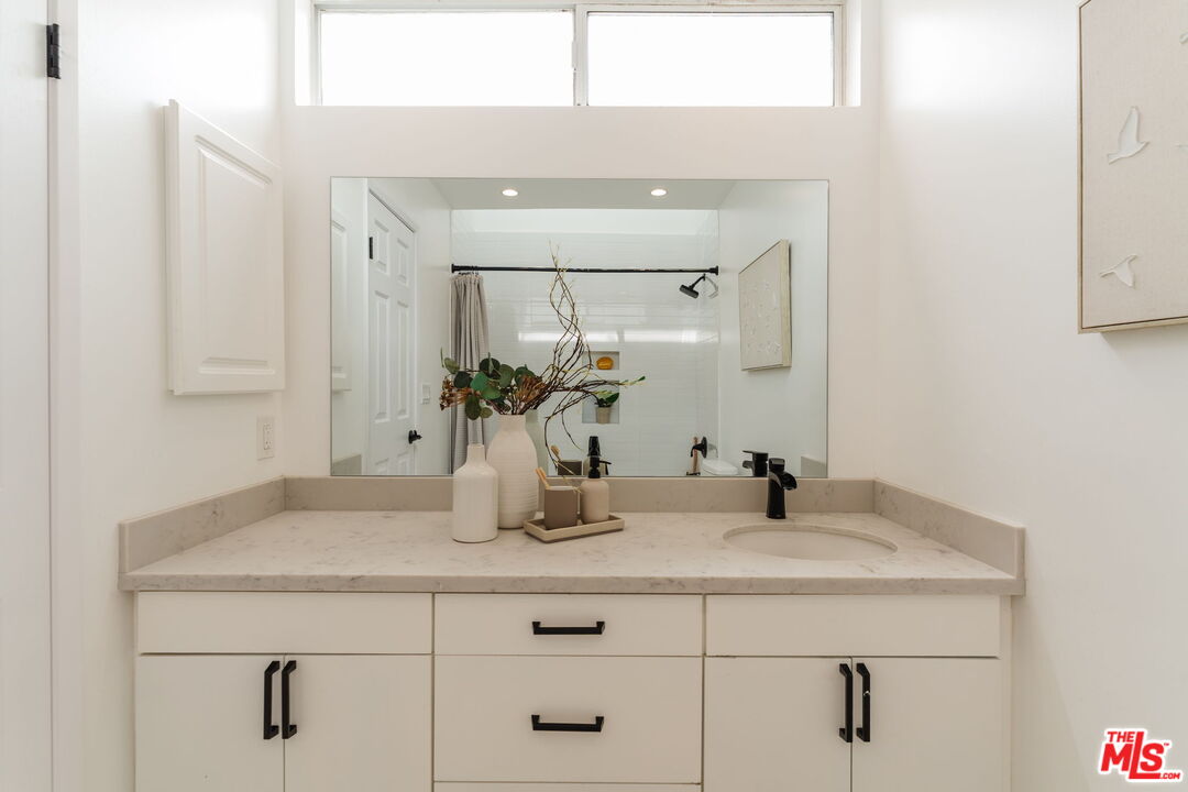 913 Euclid St Unit: 5