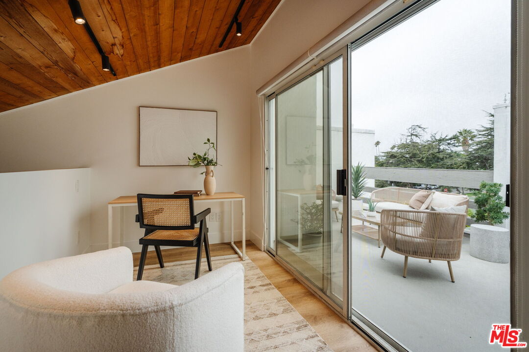 913 Euclid St Unit: 5