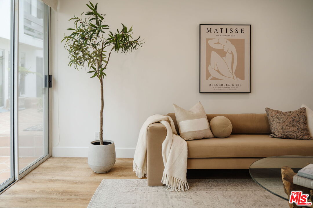 913 Euclid St Unit: 5