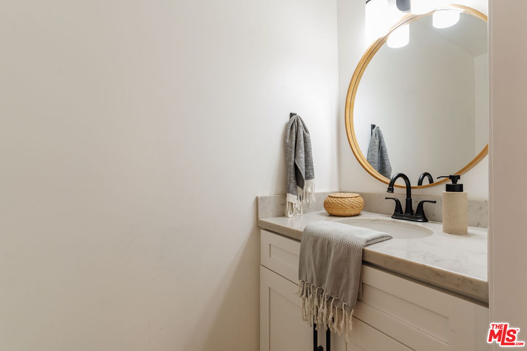 913 Euclid St Unit: 5