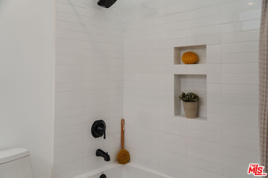 913 Euclid St Unit: 5