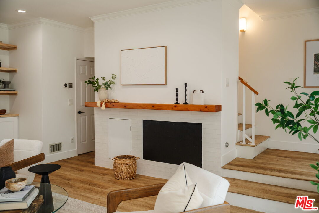913 Euclid St Unit: 5