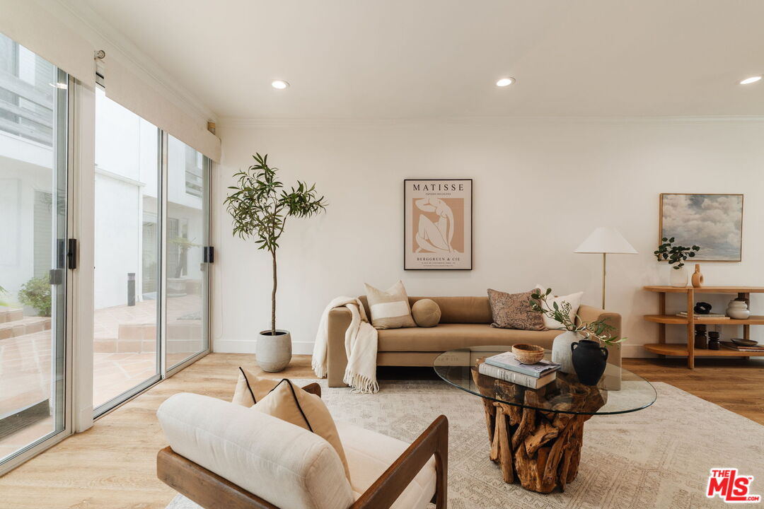913 Euclid St Unit: 5