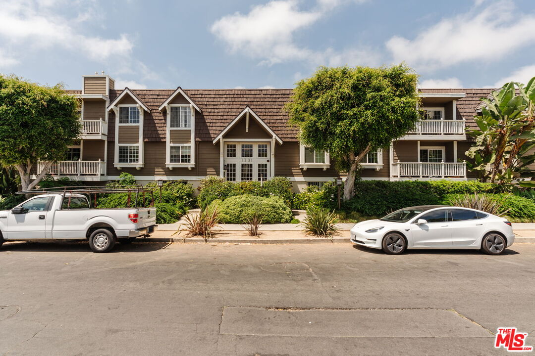 1731 Barry Ave Unit: 214
