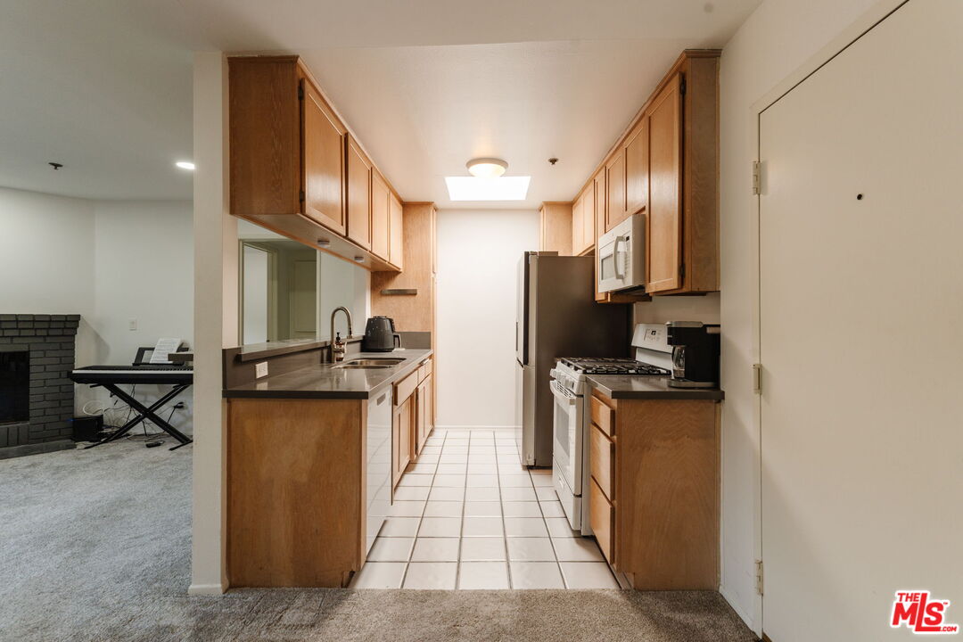 1731 Barry Ave Unit: 214