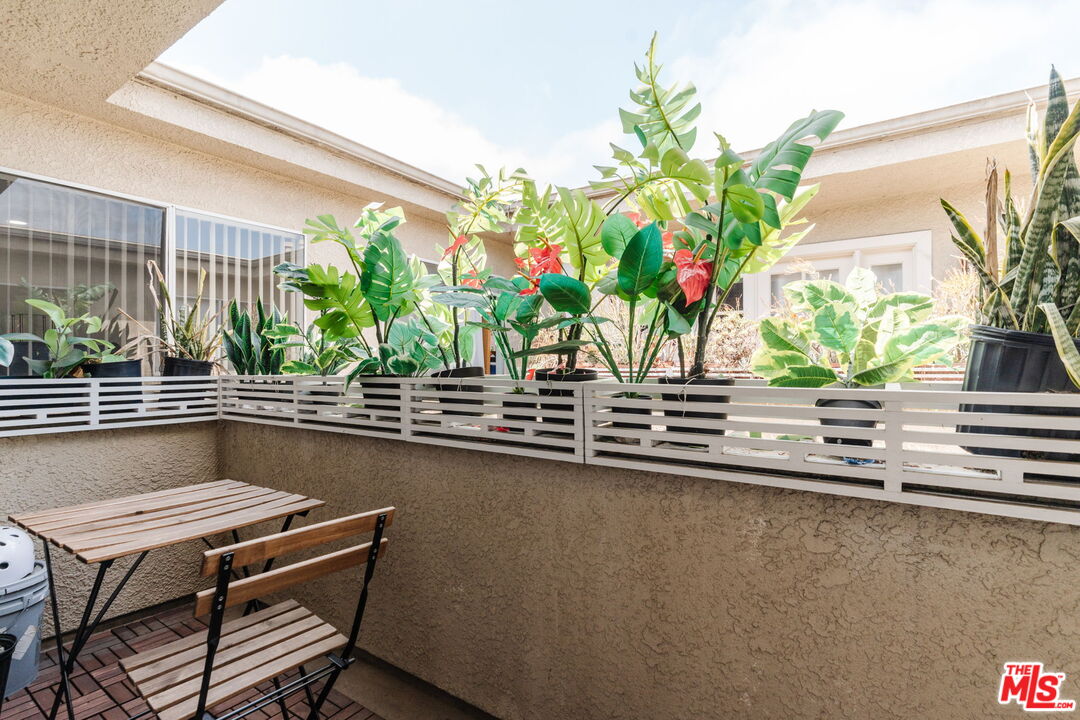 1731 Barry Ave Unit: 214
