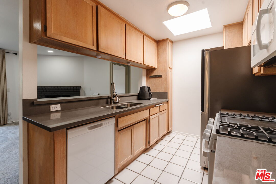 1731 Barry Ave Unit: 214