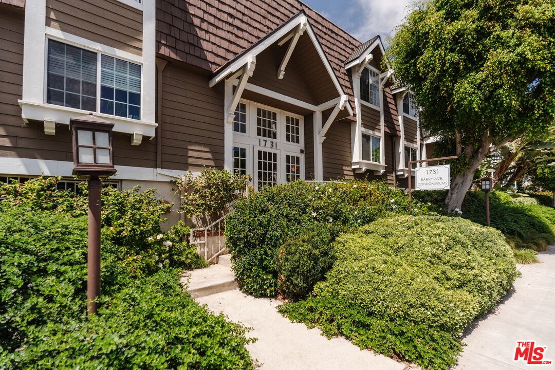 1731 Barry Ave Unit: 214