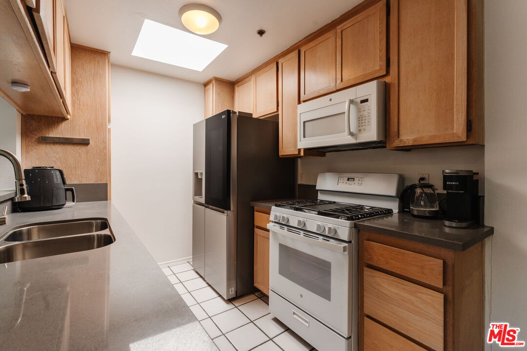1731 Barry Ave Unit: 214