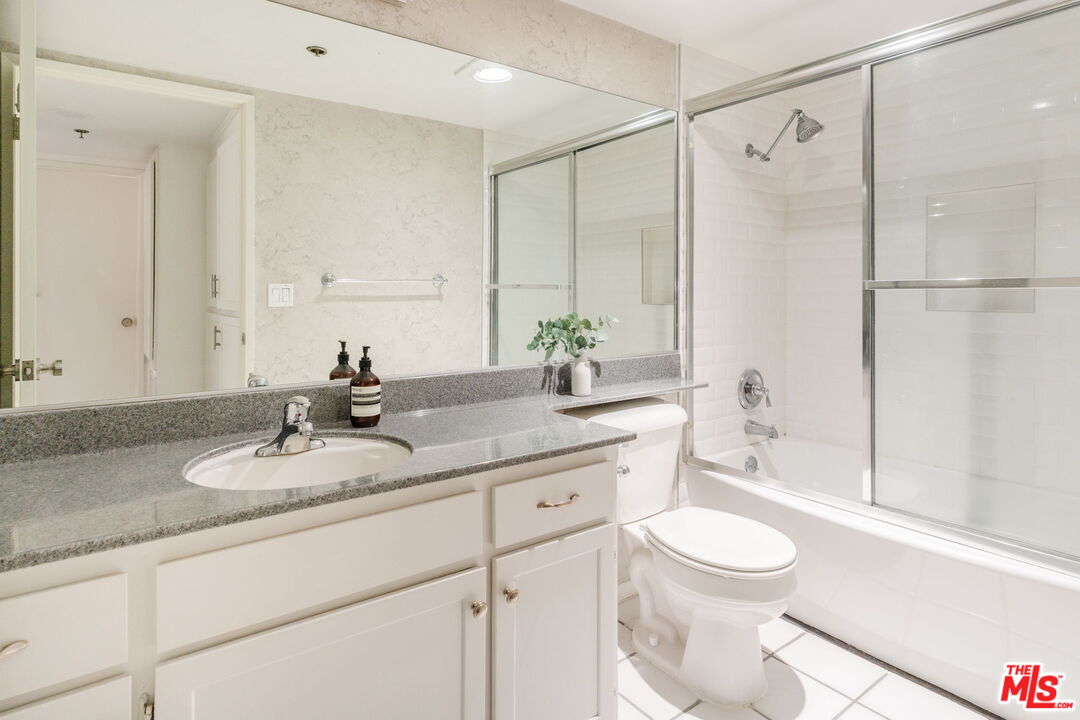 1731 Barry Ave Unit: 214