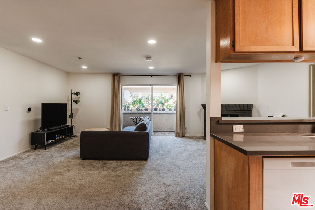 1731 Barry Ave Unit: 214
