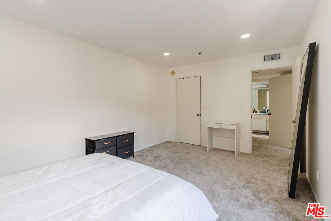 1731 Barry Ave Unit: 214