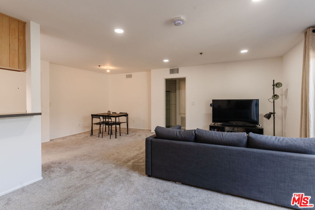 1731 Barry Ave Unit: 214