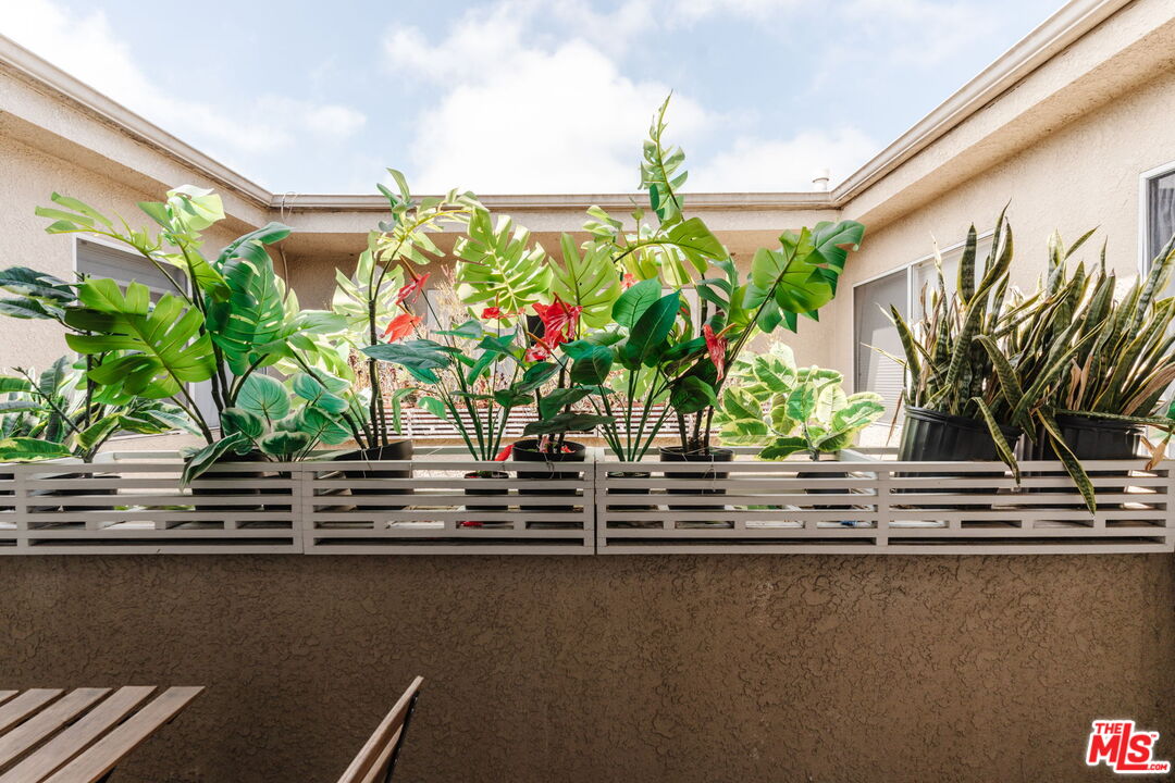 1731 Barry Ave Unit: 214