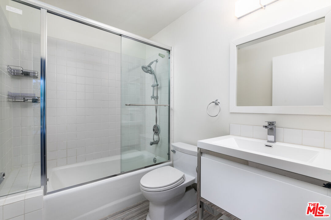 117 N Gale Dr Unit: 306