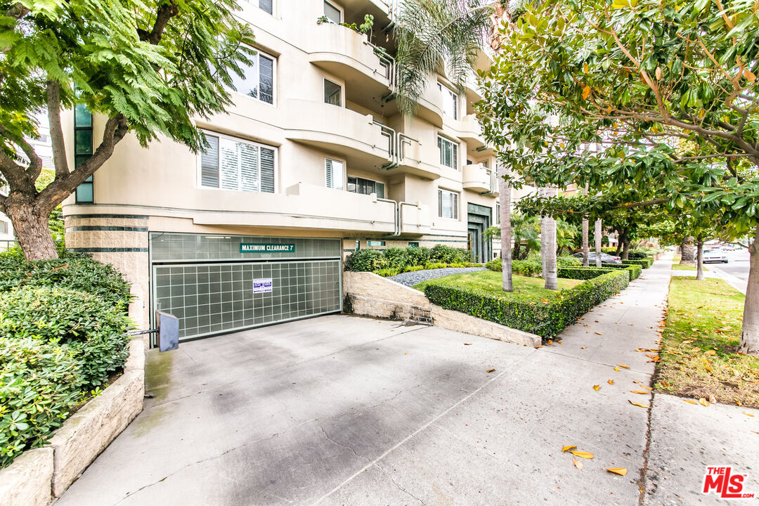 117 N Gale Dr Unit: 306