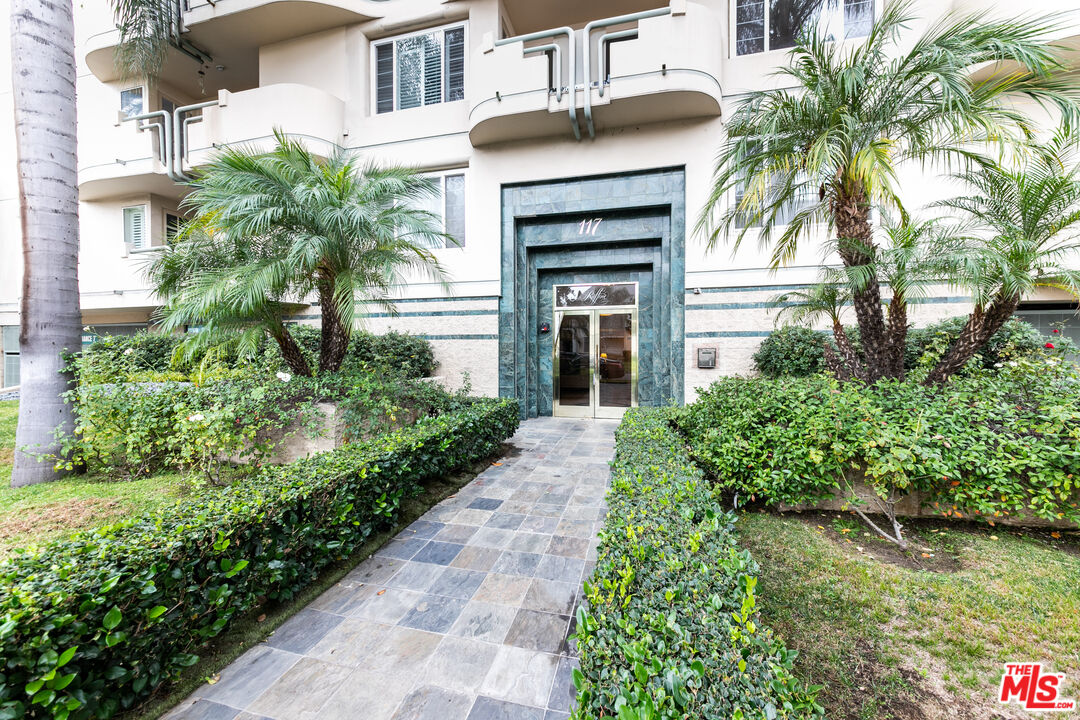 117 N Gale Dr Unit: 306
