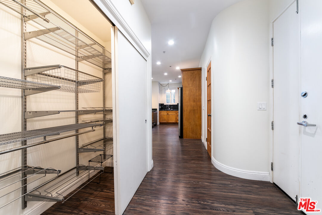 117 N Gale Dr Unit: 306