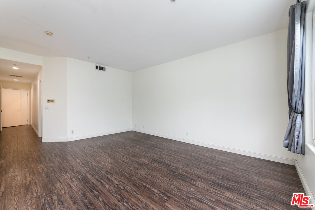 117 N Gale Dr Unit: 306