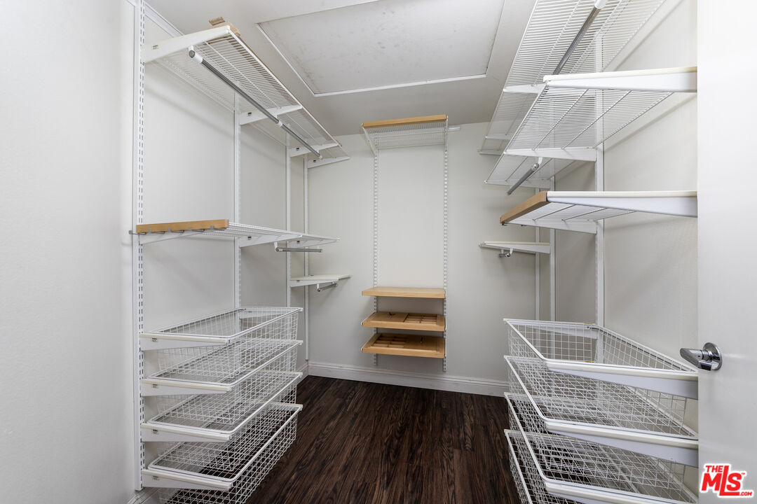 117 N Gale Dr Unit: 306
