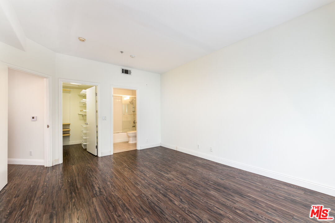 117 N Gale Dr Unit: 306