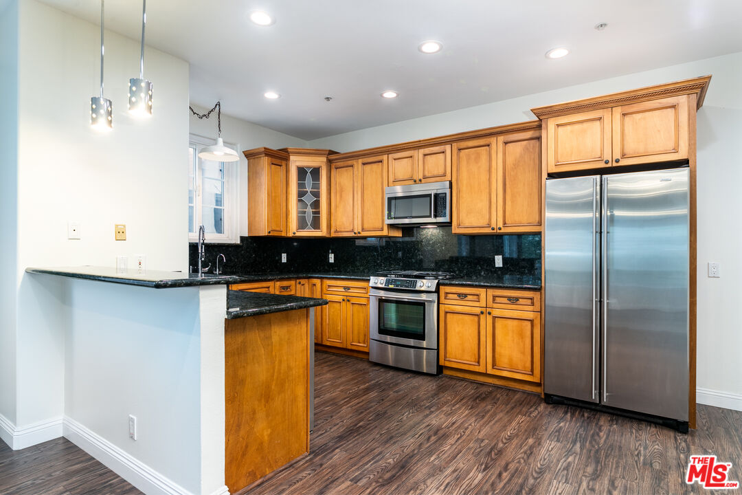 117 N Gale Dr Unit: 306