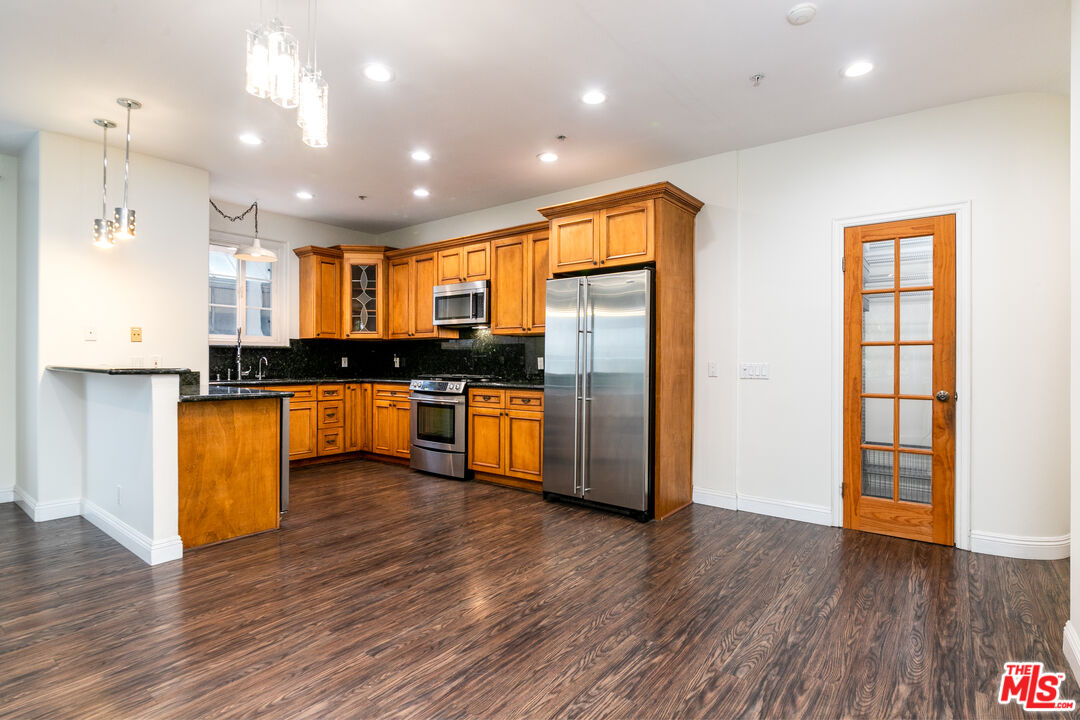 117 N Gale Dr Unit: 306