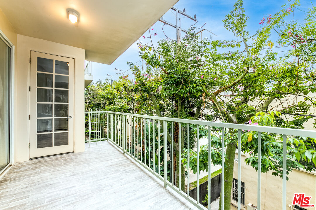 117 N Gale Dr Unit: 306