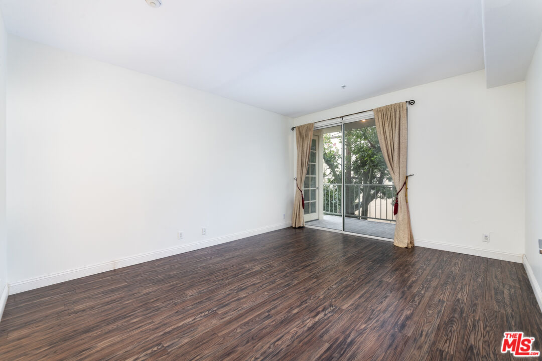117 N Gale Dr Unit: 306