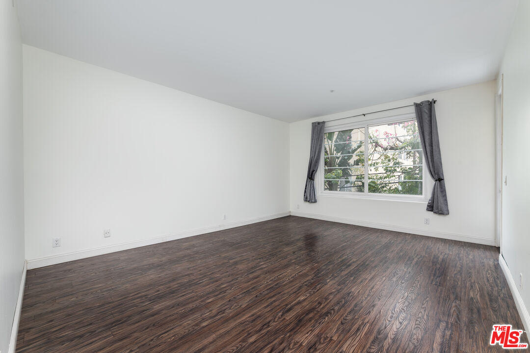 117 N Gale Dr Unit: 306