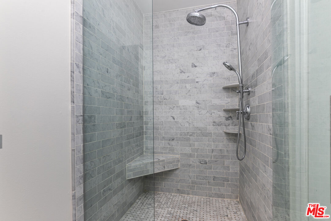 117 N Gale Dr Unit: 306