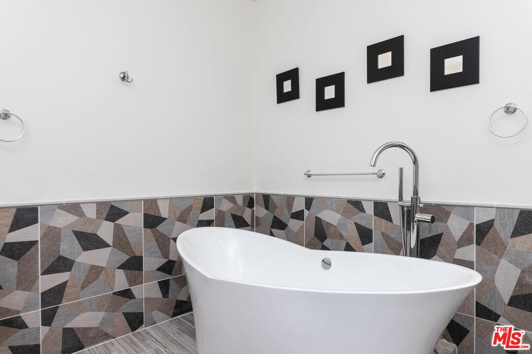 117 N Gale Dr Unit: 306
