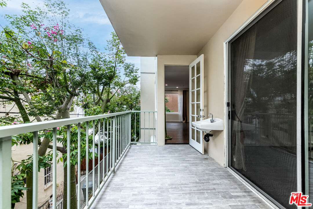 117 N Gale Dr Unit: 306