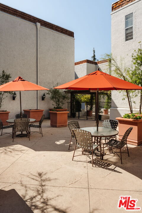 355 S Los Robles Ave Unit: 210