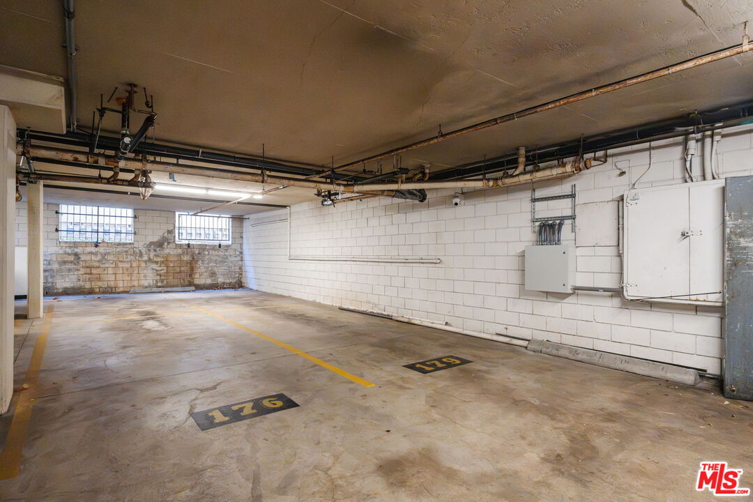 355 S Los Robles Ave Unit: 210