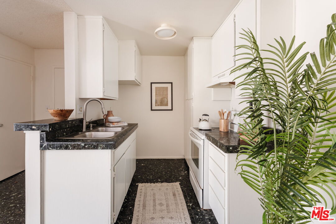 355 S Los Robles Ave Unit: 210