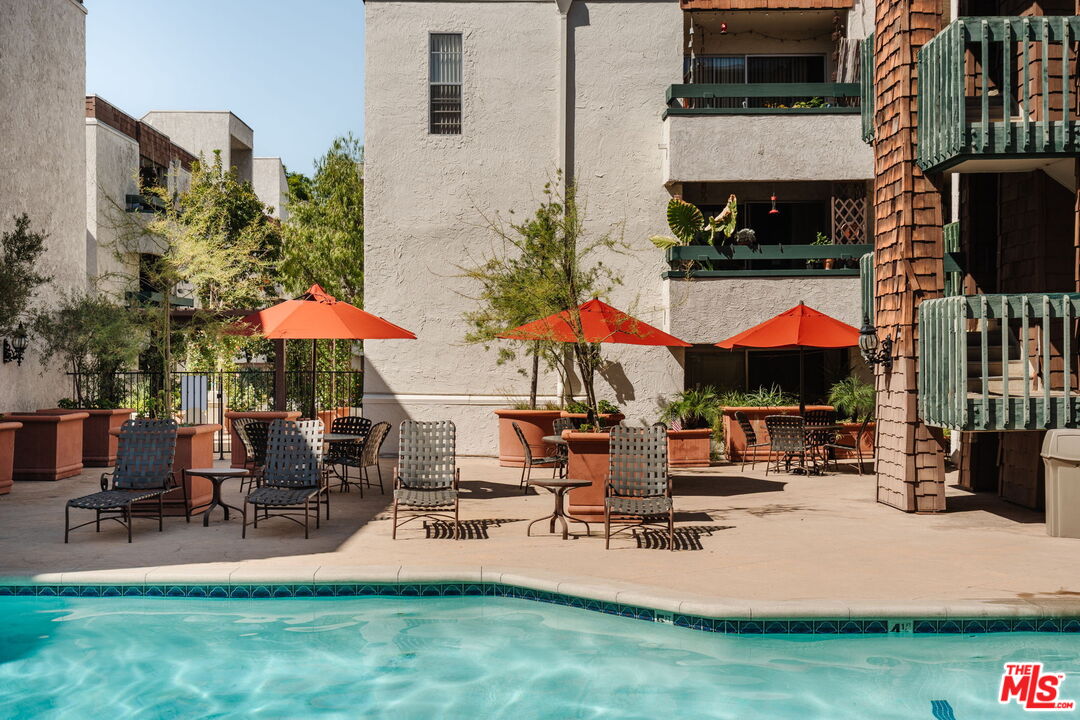 355 S Los Robles Ave Unit: 210