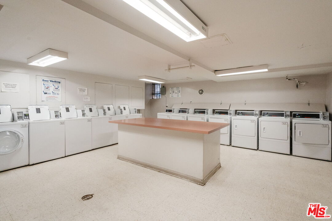 355 S Los Robles Ave Unit: 210