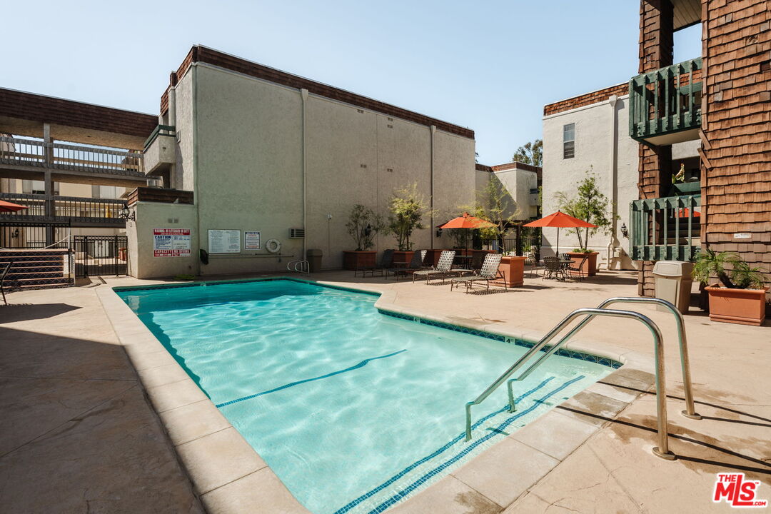 355 S Los Robles Ave Unit: 210