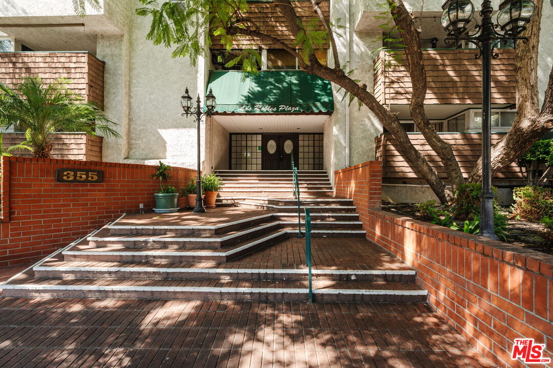 355 S Los Robles Ave Unit: 210