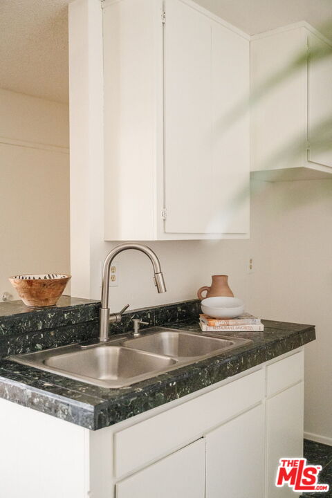 355 S Los Robles Ave Unit: 210