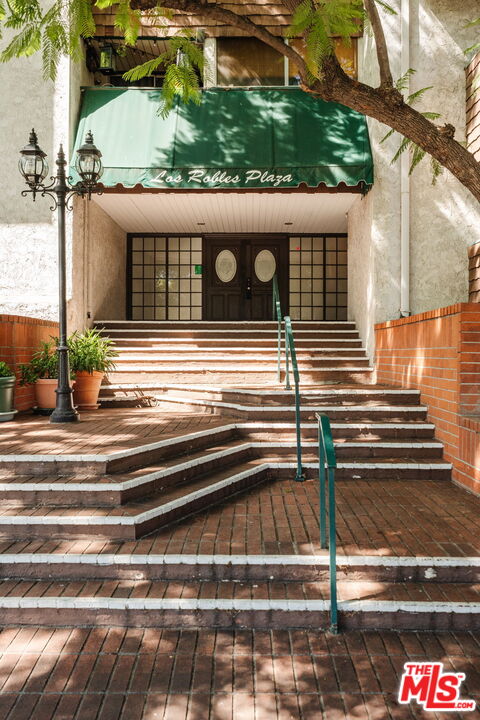355 S Los Robles Ave Unit: 210