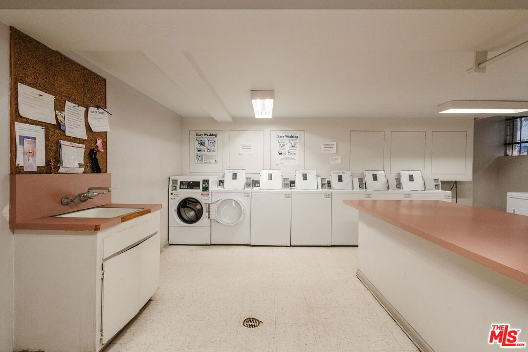 355 S Los Robles Ave Unit: 210
