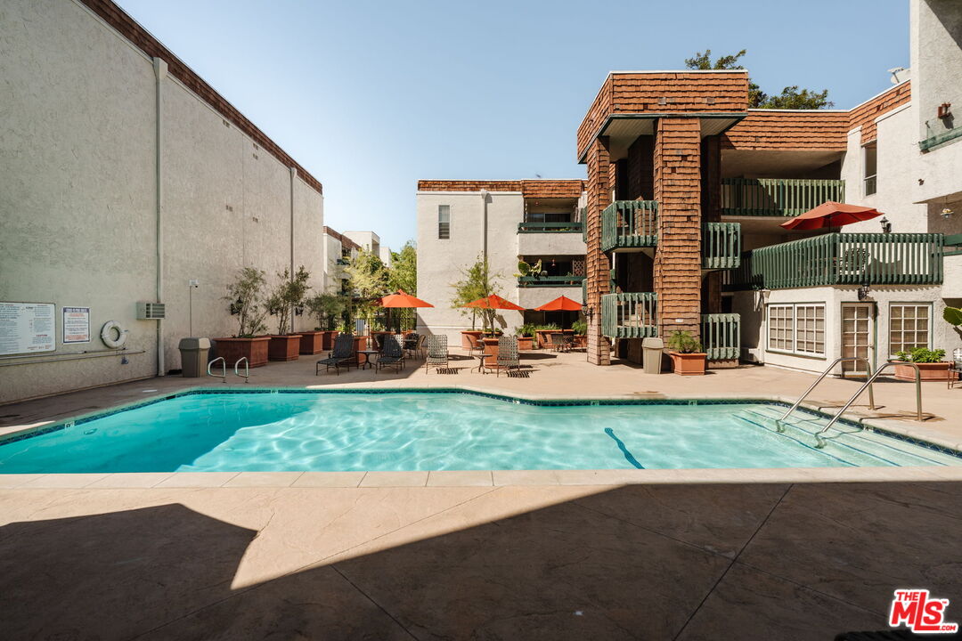 355 S Los Robles Ave Unit: 210