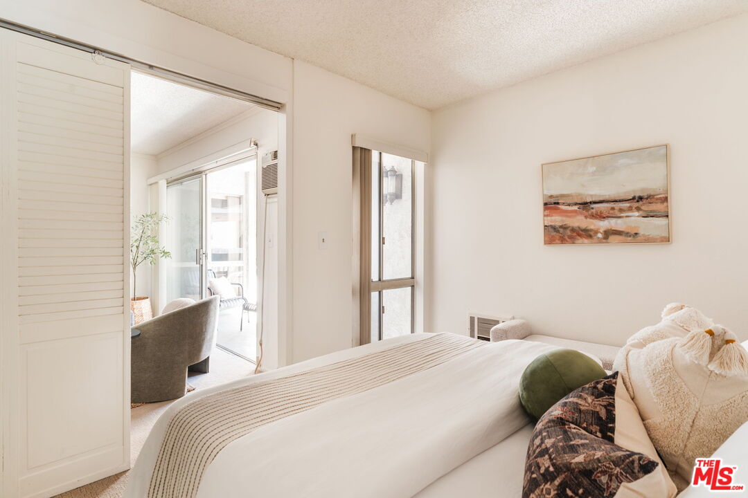 355 S Los Robles Ave Unit: 210