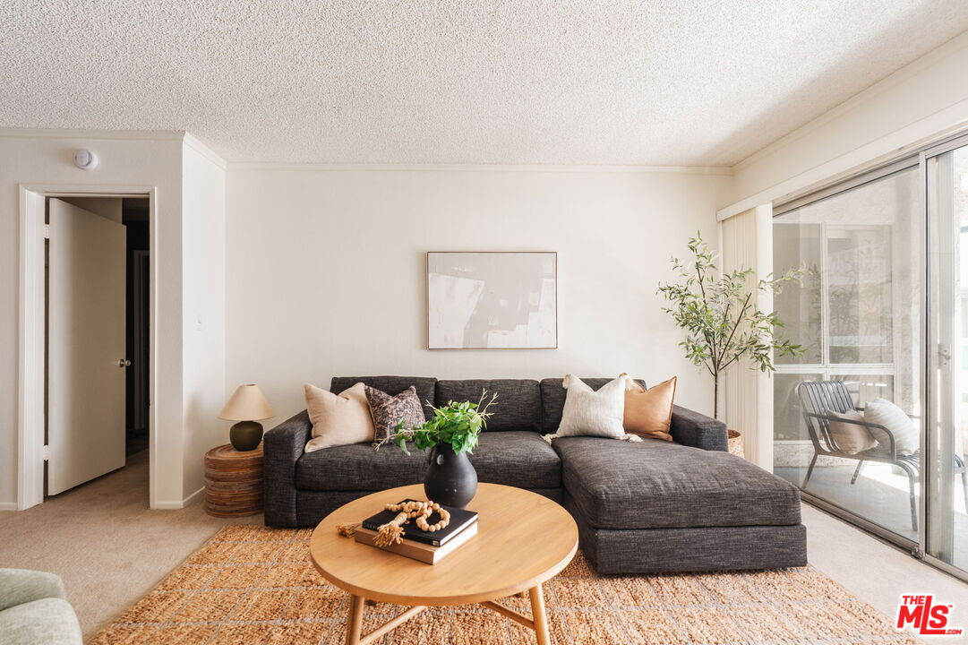 355 S Los Robles Ave Unit: 210