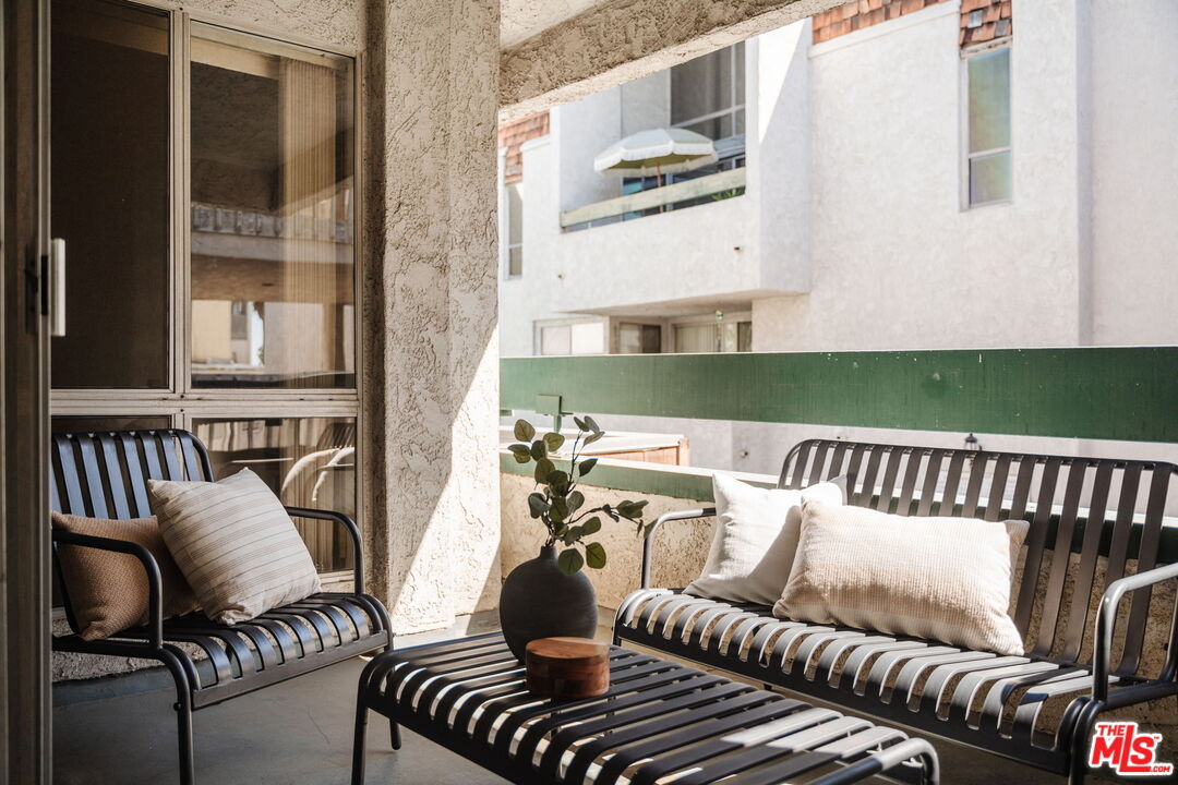 355 S Los Robles Ave Unit: 210